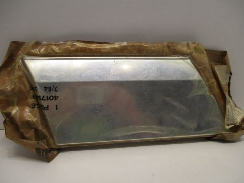 Left lower fender moulding